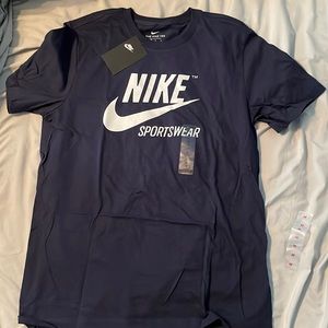 NWT men’s medium Nike shirt